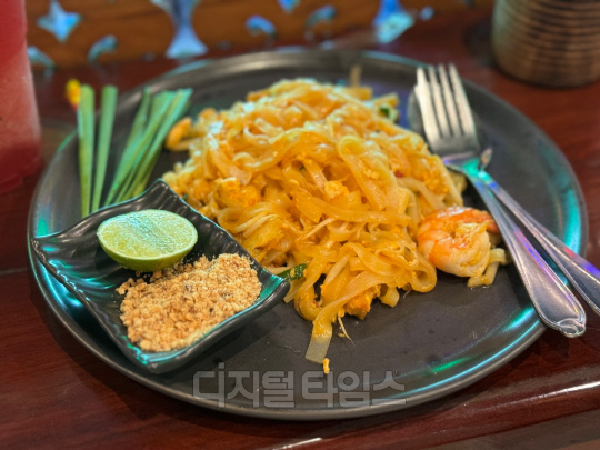 태국 방콕 '크루아 쿤푹'의 팟타이. 정래연